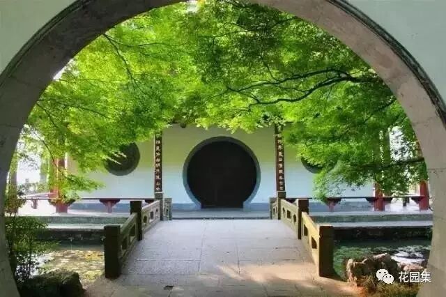 庭院之中來(lái)扇月洞門，滿滿的氛圍感！